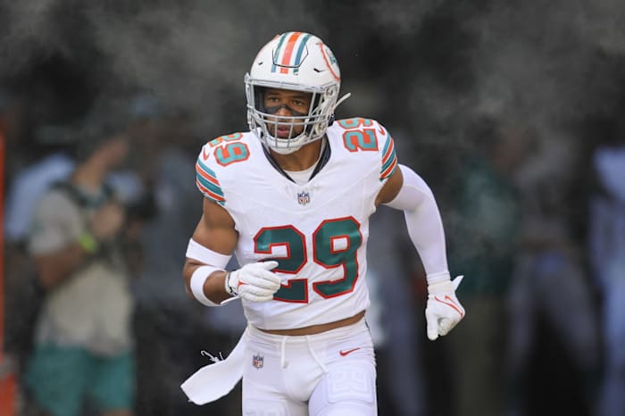 Miami Dolphins safety Brandon Jones (29) takes on the field prior to the game against the New England Patriots at Hard Rock Stadium.